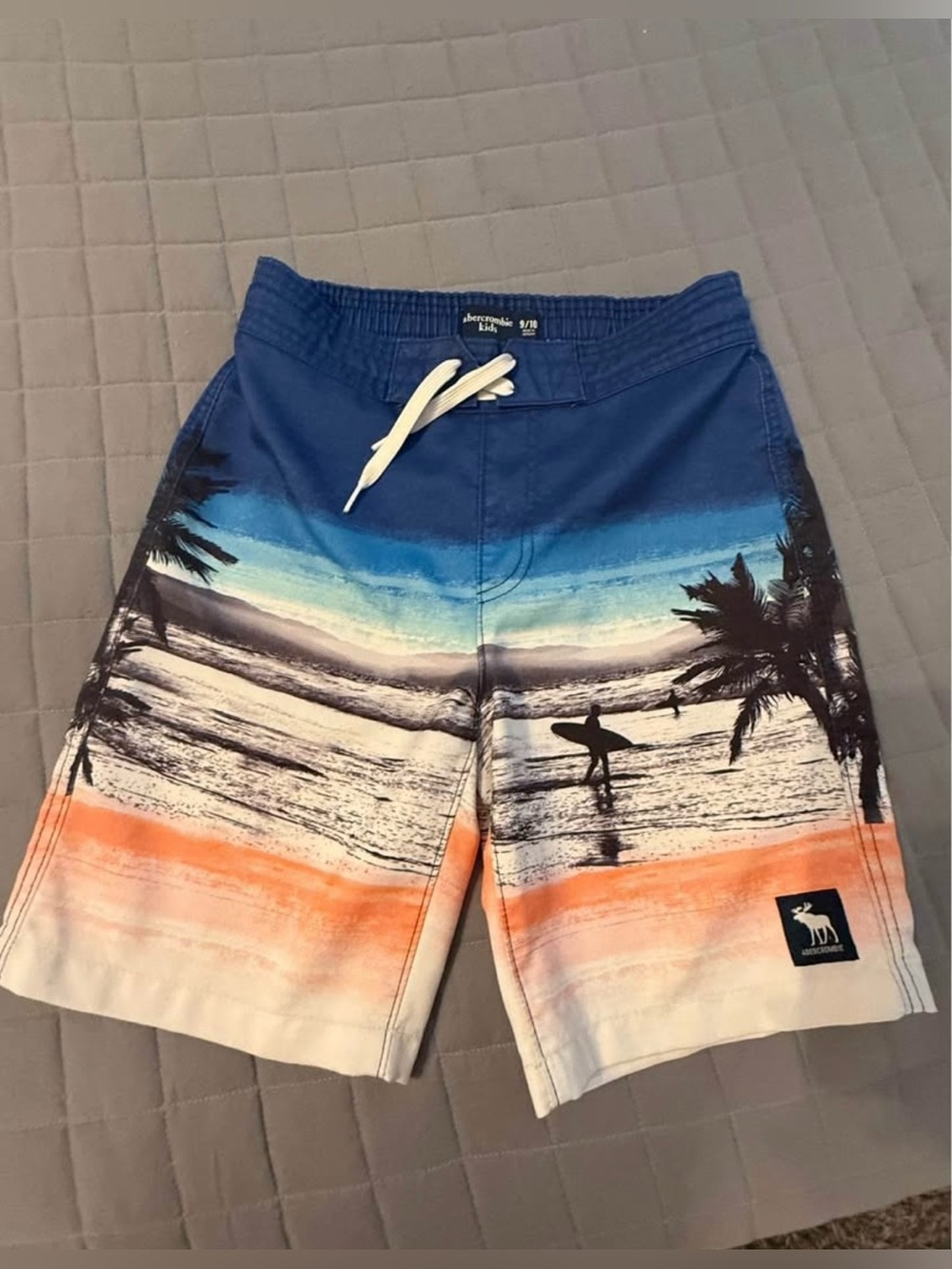 Abercrombie & Fitch Blue Orange Gradient Surf Print Boy’s Shorts Size 9/10